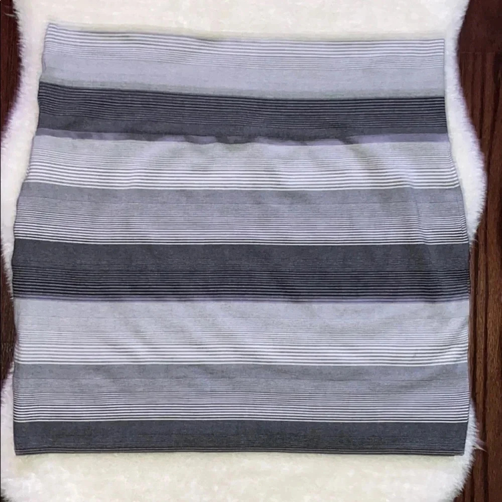 Thyme maternity mini skirt XL